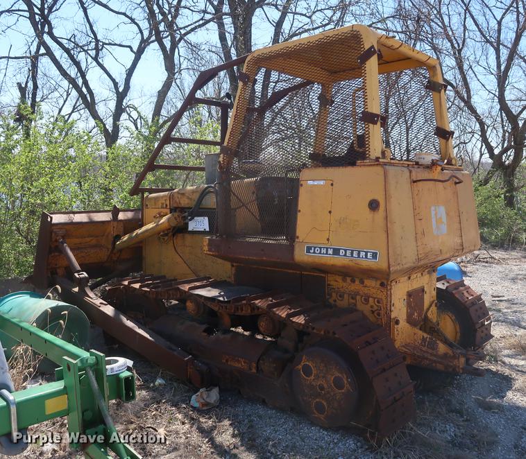 image for item EP9318 1977 John Deere 750 dozer