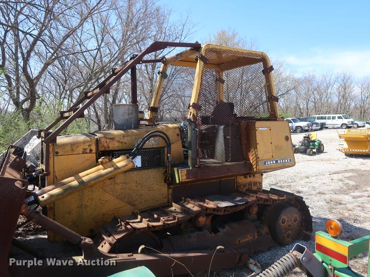 image for item EP9318 1977 John Deere 750 dozer