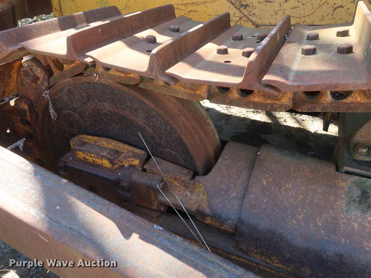 image for item EP9318 1977 John Deere 750 dozer