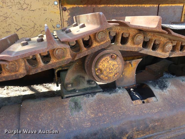 image for item EP9318 1977 John Deere 750 dozer