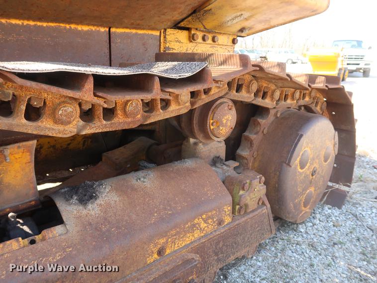 image for item EP9318 1977 John Deere 750 dozer