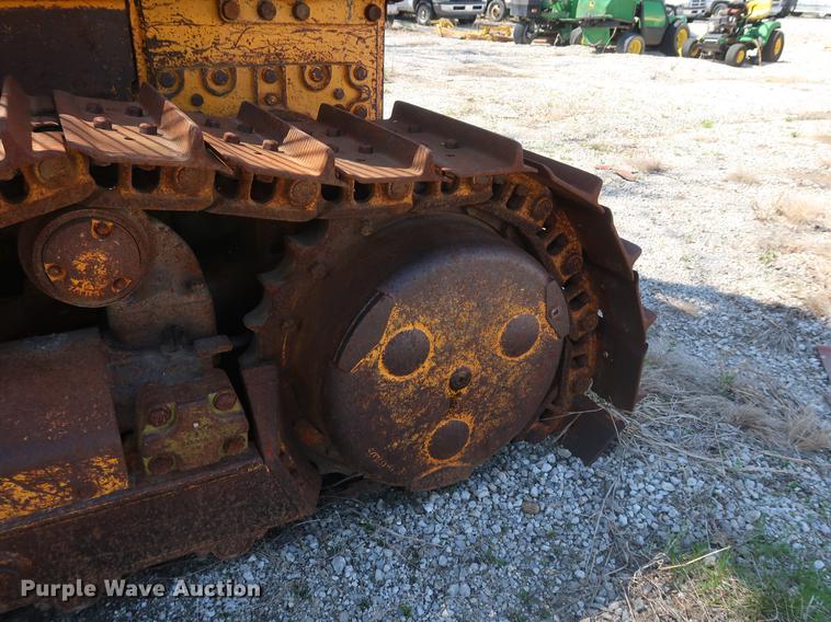 image for item EP9318 1977 John Deere 750 dozer