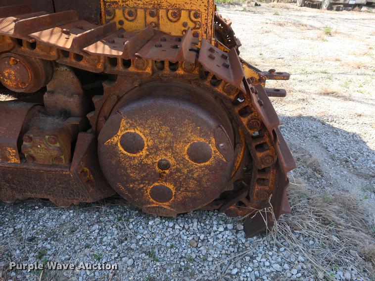 image for item EP9318 1977 John Deere 750 dozer