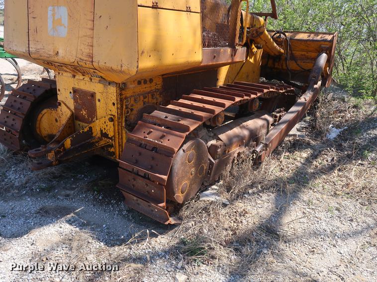 image for item EP9318 1977 John Deere 750 dozer
