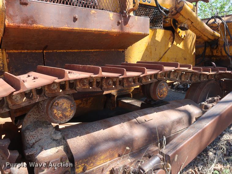 image for item EP9318 1977 John Deere 750 dozer