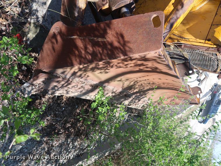 image for item EP9318 1977 John Deere 750 dozer