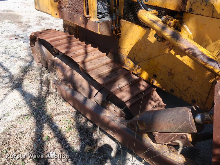 image for item EP9318 1977 John Deere 750 dozer
