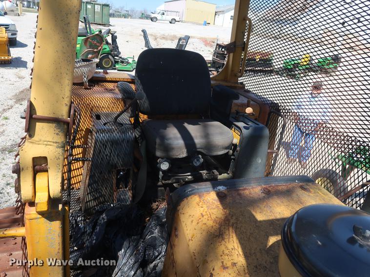 image for item EP9318 1977 John Deere 750 dozer