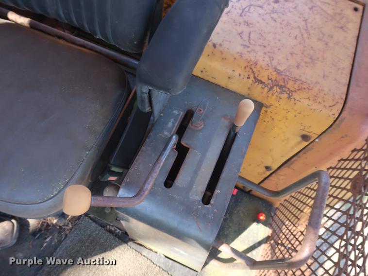 image for item EP9318 1977 John Deere 750 dozer