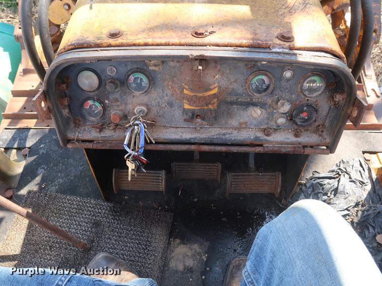 image for item EP9318 1977 John Deere 750 dozer