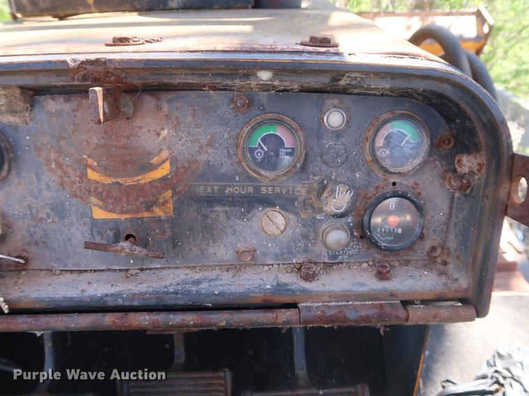 image for item EP9318 1977 John Deere 750 dozer