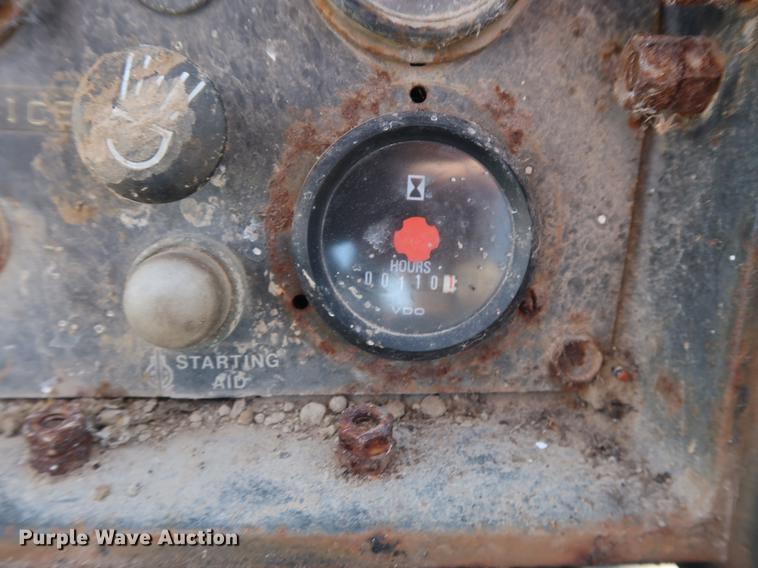 image for item EP9318 1977 John Deere 750 dozer