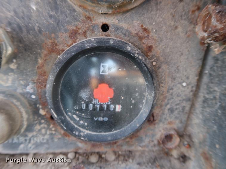 image for item EP9318 1977 John Deere 750 dozer