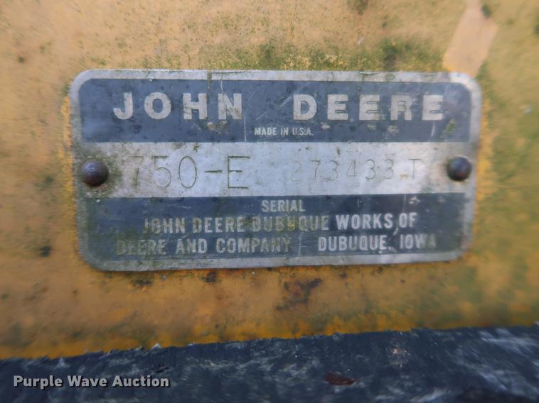 image for item EP9318 1977 John Deere 750 dozer