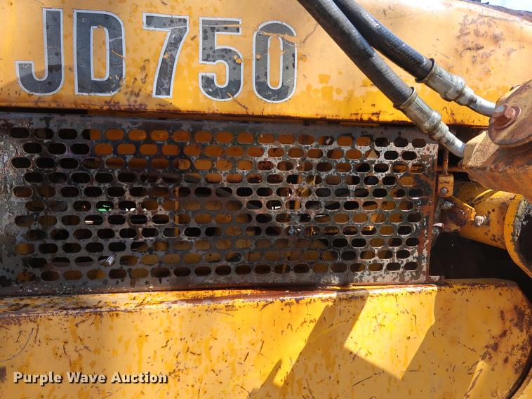 image for item EP9318 1977 John Deere 750 dozer