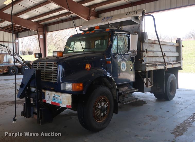 image for item EP9321 1997 International 4900 construction truck