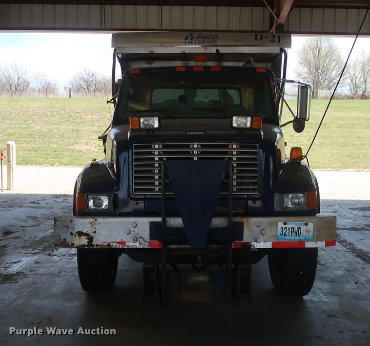 image for item EP9321 1997 International 4900 construction truck