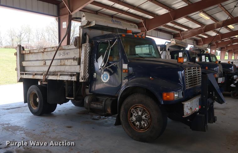 image for item EP9321 1997 International 4900 construction truck