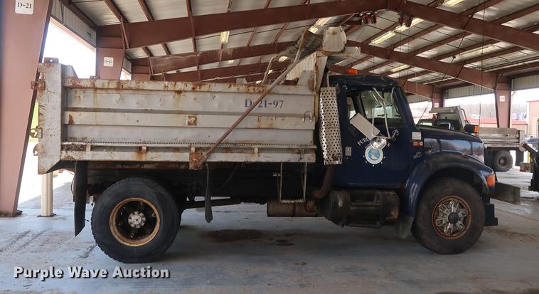 image for item EP9321 1997 International 4900 construction truck