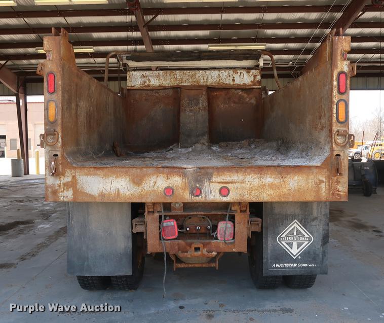 image for item EP9321 1997 International 4900 construction truck