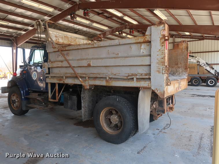 image for item EP9321 1997 International 4900 construction truck