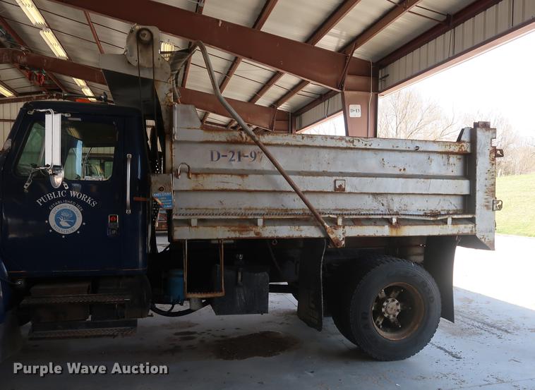 image for item EP9321 1997 International 4900 construction truck