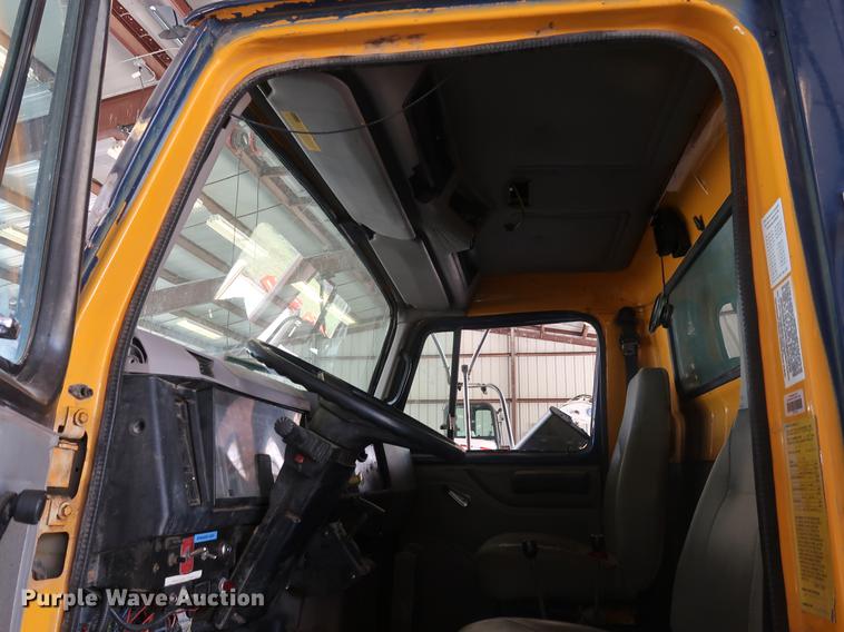 image for item EP9321 1997 International 4900 construction truck