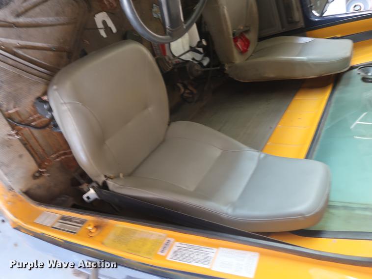 image for item EP9321 1997 International 4900 construction truck