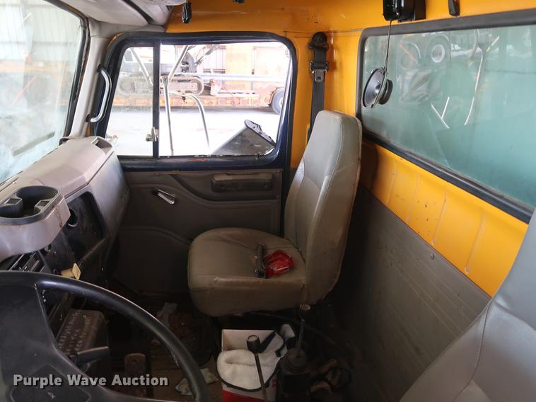 image for item EP9321 1997 International 4900 construction truck