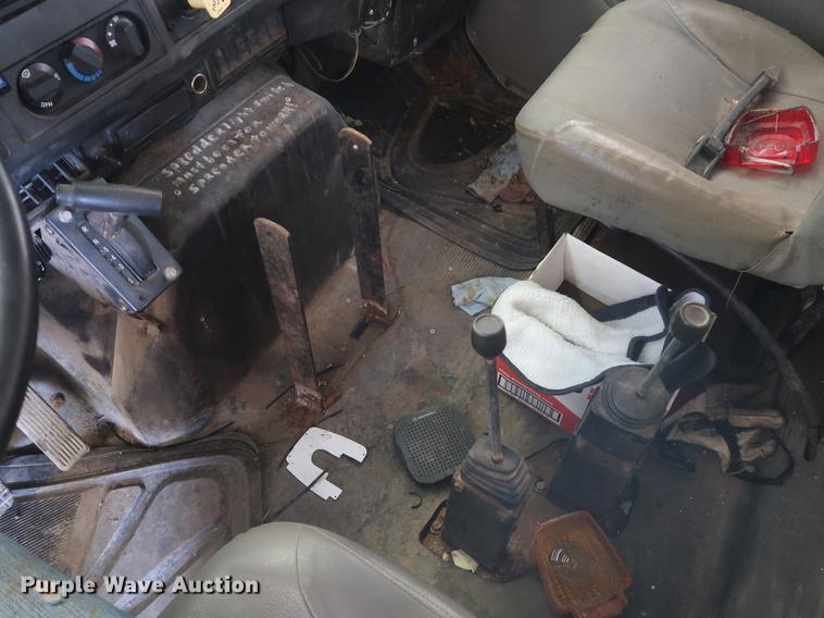 image for item EP9321 1997 International 4900 construction truck