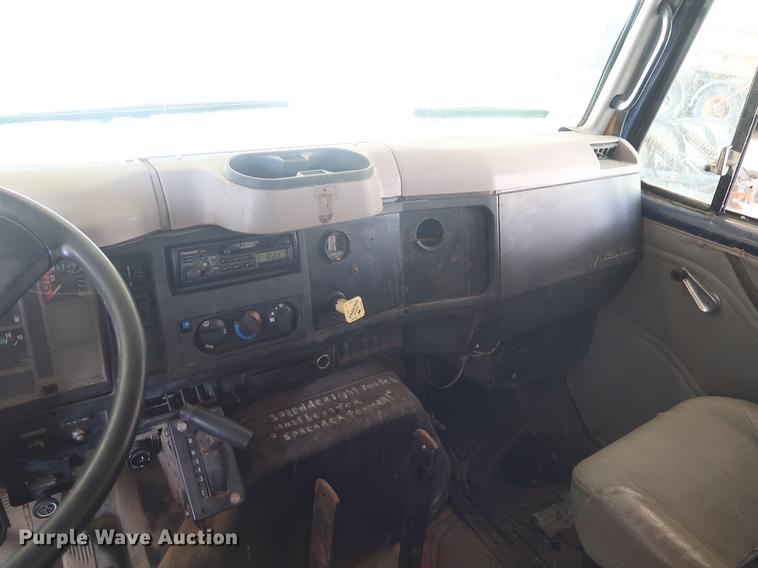 image for item EP9321 1997 International 4900 construction truck