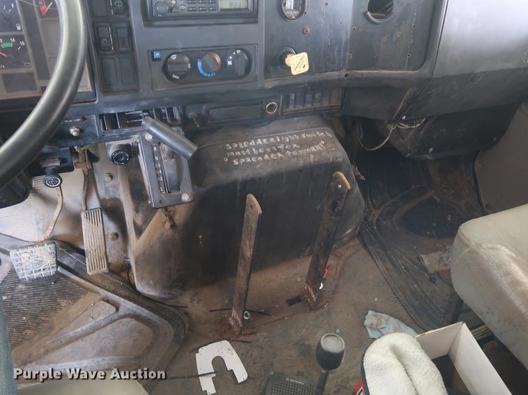 image for item EP9321 1997 International 4900 construction truck