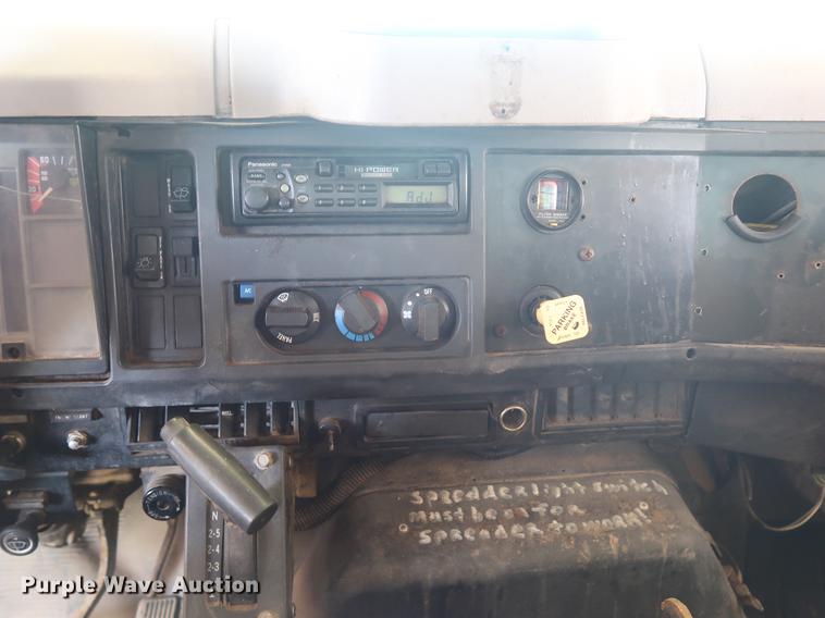 image for item EP9321 1997 International 4900 construction truck