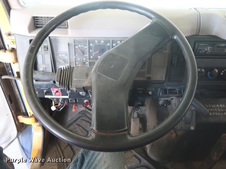 image for item EP9321 1997 International 4900 construction truck