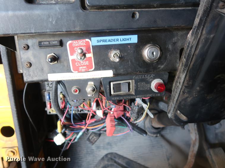 image for item EP9321 1997 International 4900 construction truck