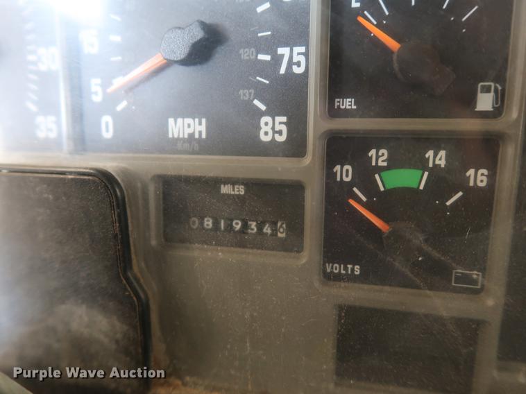 image for item EP9321 1997 International 4900 construction truck