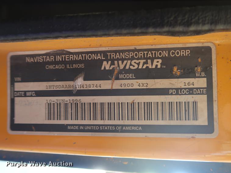 image for item EP9321 1997 International 4900 construction truck