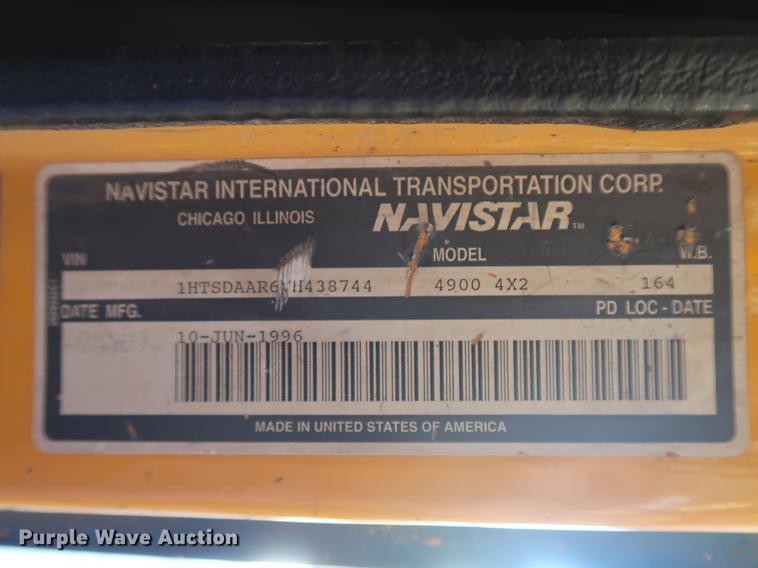 image for item EP9321 1997 International 4900 construction truck