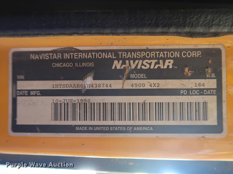 image for item EP9321 1997 International 4900 construction truck