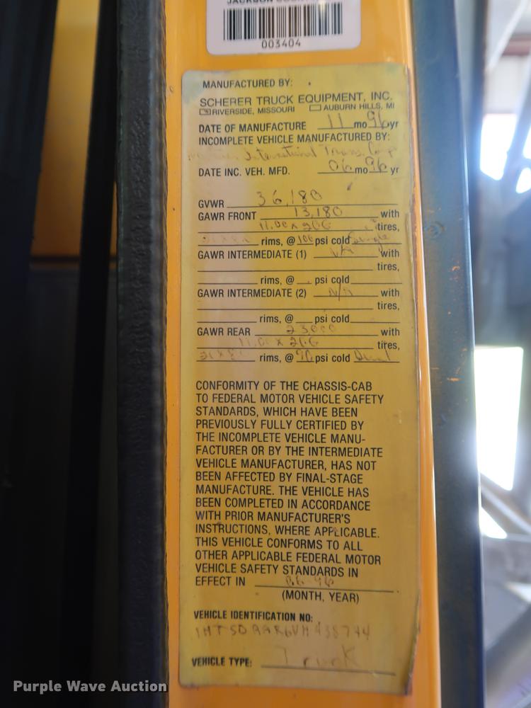 image for item EP9321 1997 International 4900 construction truck