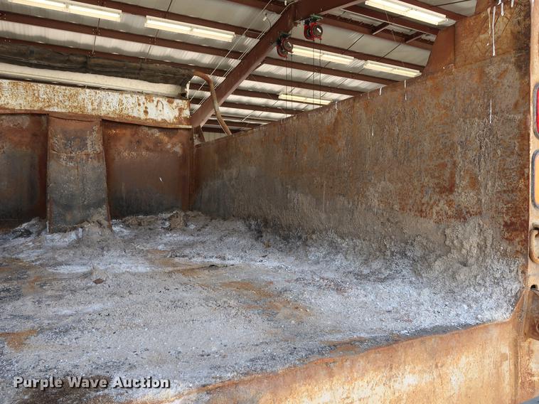 image for item EP9321 1997 International 4900 construction truck