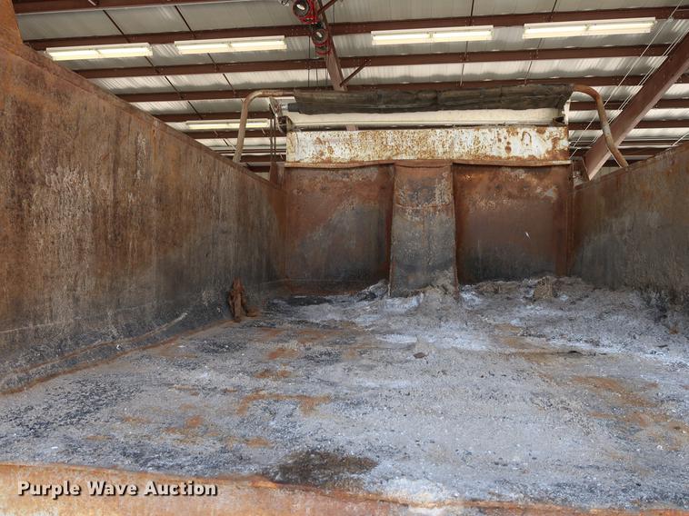 image for item EP9321 1997 International 4900 construction truck