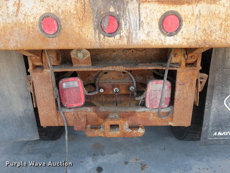 image for item EP9321 1997 International 4900 construction truck