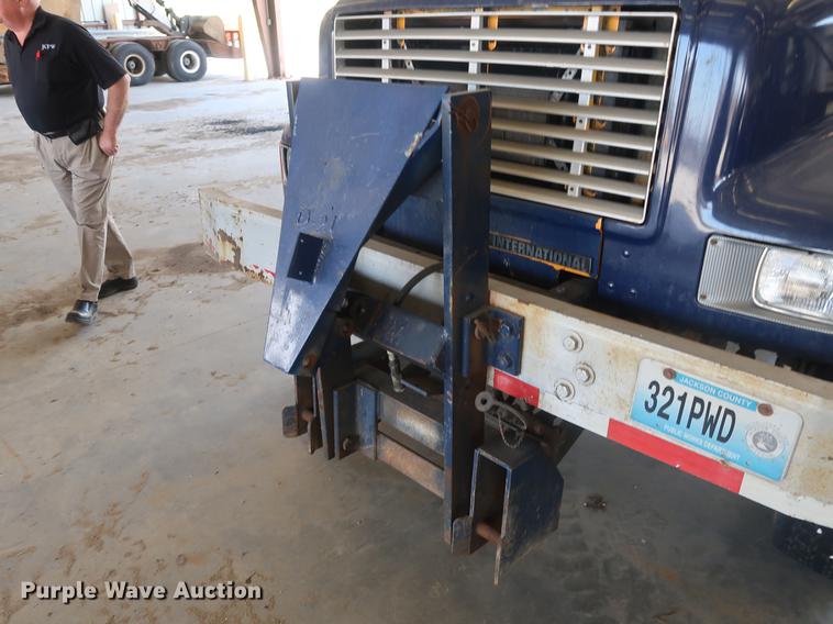 image for item EP9321 1997 International 4900 construction truck