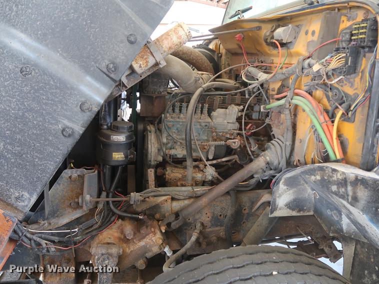 image for item EP9321 1997 International 4900 construction truck