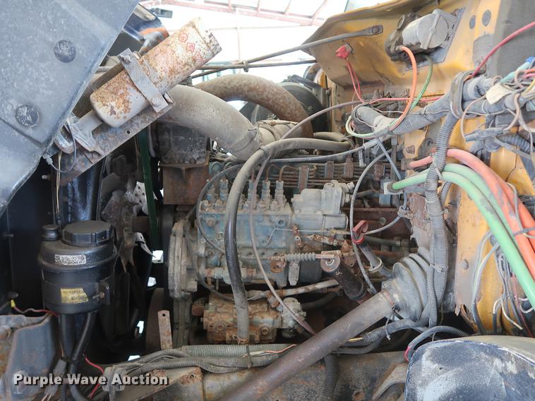 image for item EP9321 1997 International 4900 construction truck