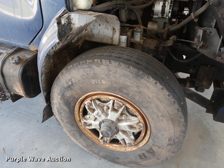 image for item EP9321 1997 International 4900 construction truck