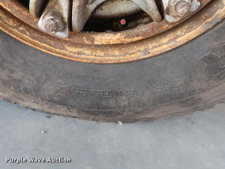 image for item EP9321 1997 International 4900 construction truck