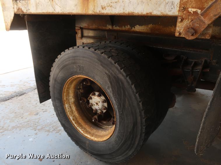 image for item EP9321 1997 International 4900 construction truck