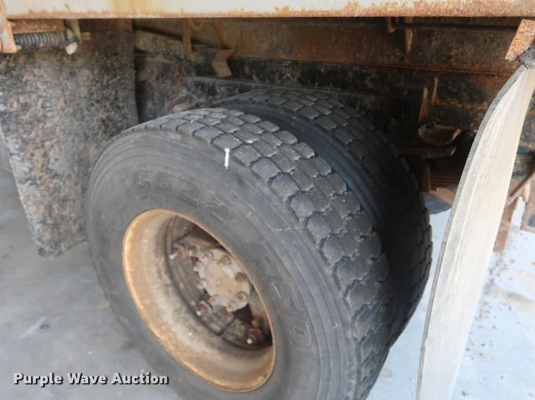 image for item EP9321 1997 International 4900 construction truck